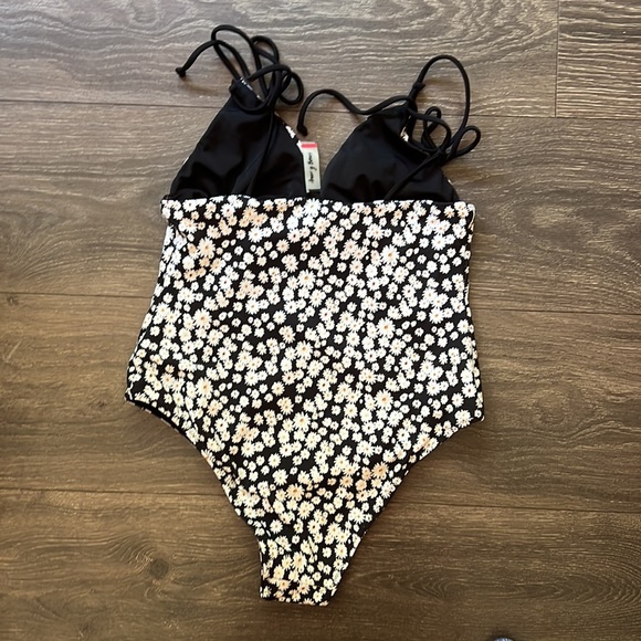Pacsun Amor y Besos Floral Swimsuit - Picture 5 of 5